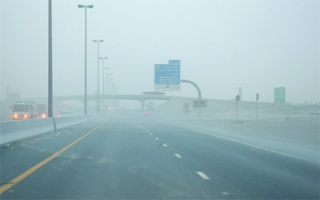 الصورة: «الإمارات الصحية» تدعو  إلى اتخاذ 7 تدابير وقائية تزامنًا مع تقلبات الجو المغبرة