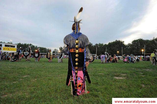 أحد رجال  قبيلة "أوغلالا لاكوتا" بالزي التقليدي للمحاربين- أ.ب.أ