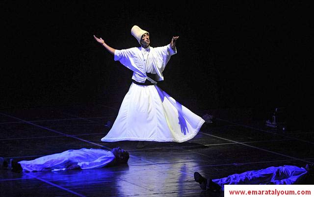 يتضمن العرض مجموعة من أشهر رقصات الفرقة منها "رقصة جبل الآلهة" و"طقوس النار" و"نهر النيران" و"رقصة النار" و"راقصو الأشباح"-أ.ب.أ