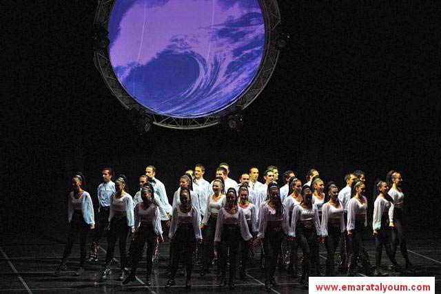 تتألف "نيران الأناضول" من 120 راقص وراقصة ، تقدم عروضاً من الرقص الفولكلوري المستوحى من التراث العثماني بمنطقة الأناضول-أ.ب.أ