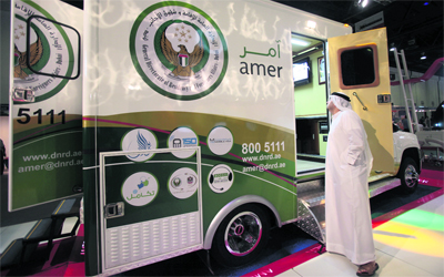 سيارة «آمر».. إدارة حكومية متنقّلة في دبي