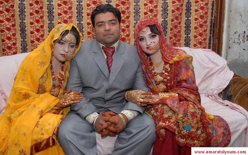 الباكستاني أزهر حيدري يحتفل بزواجه من امرأتين في اليوم نفسه-اي.بي.ايه
