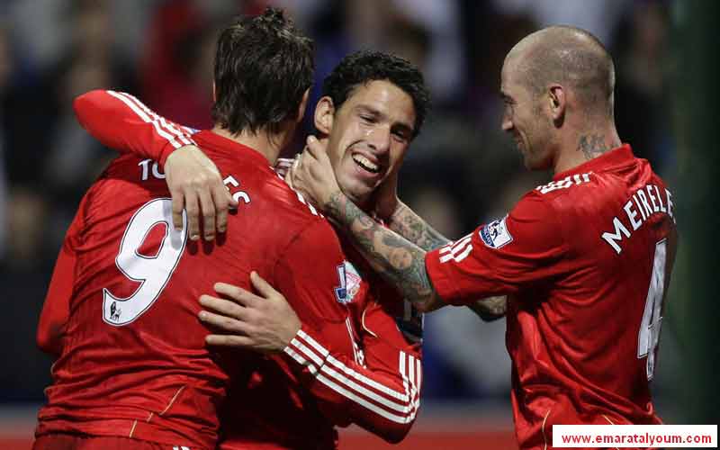 فعلى ملعب ريبوك، عجز ليفربول،الذي يحتل مركزأ متأخرا في الترتيب، عن هز شباك مضيفه حتى الدقائق الأخيرة بعد أن أرسل الإسباني فرناندو توريس كرة إلى الأرجنتيني مكسيميليانو رودريغيز تابعها الأخير من مسافة قريبة في الشباك-أ.ف.ب