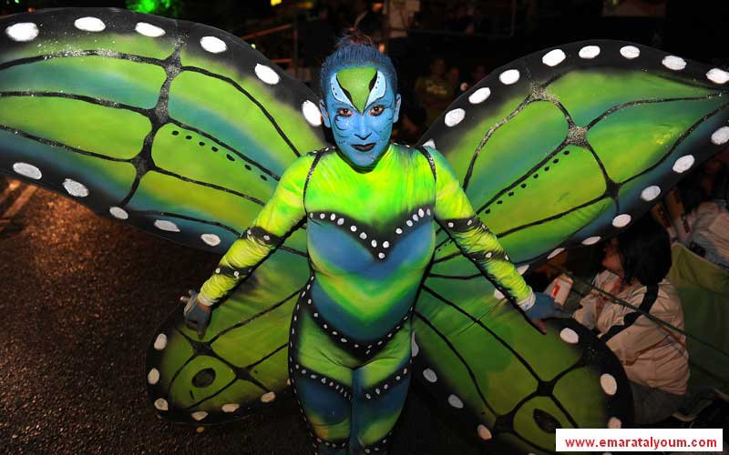 تقيم مدينة "سان جوس"الفرنسية مهرجاناً يطلق عليه اسم "مهرجان النور"، تعبيراً من شعبها بفرحة العام الجديد واستقبالاً له، ويتميز المهرجان بمجسماته الطريفة وتمثيل الناس للمعالم الطبيعة الخلابة - أ.ف.ب