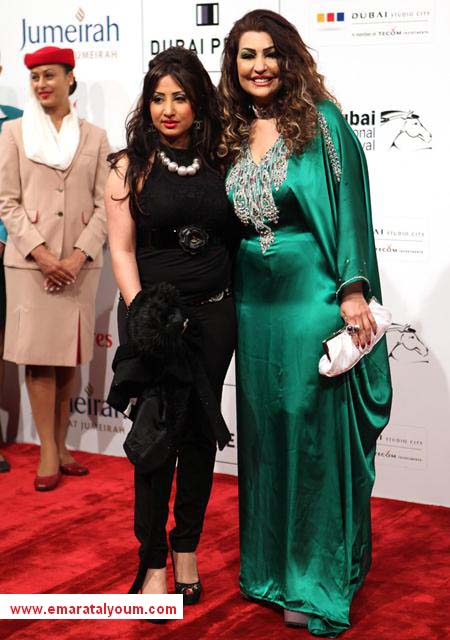 الفنانة هدى الخطيب والفنانة نجوى خلال اليوم الرابع من فعاليات المهرجان-ا.ب.ا