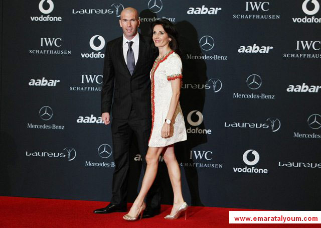 زين الدين زيدان و زوجته فيرونيك خلال حفل توزيع جوائز "لوريوس" الرياضية العالمية في أبو ظبي -ا.ب.ا