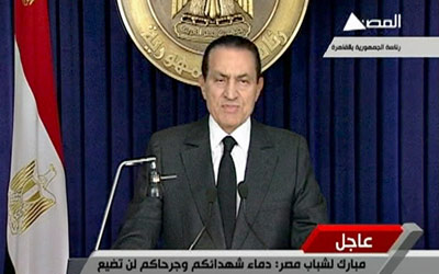 مبارك أثناء إلقاء خطابه نقلا عن التلفزيون المصري. رويترز