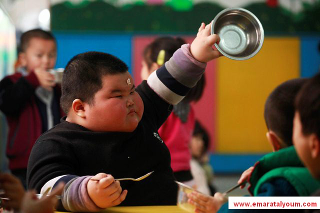 وزعم الوالدان ان الصبي يثور بشكل رهيب إذا لم يتناول 3 أو 4 صحون على وجبة العشاء.-رويترز