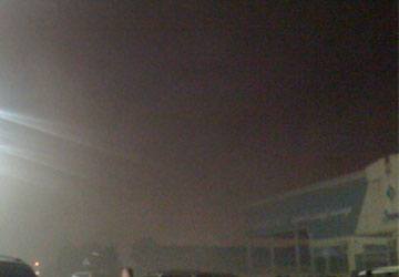 العاصفة تسببت بانخفاض مستوى الرؤية بشكل كبير. الإمارات اليوم