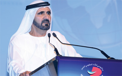 محمد بن راشد: أراكم أمامي كلكـــــم قياديين ومتميزين في القيادة. تصوير: دينيس مالاري