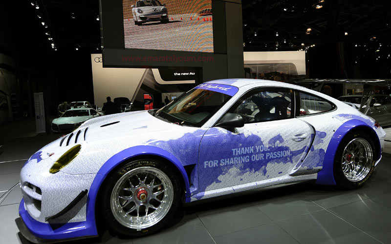 أحتفلت شركة بورش لصناعة السيارات بوصول عدد محبيها على موقع "فيس بوك" الاجتماعي إلى المليون، بإطلاق  نسخة من سيارة (911GT3 ) الرياضية تحمل أسماء المعجبين المليون.