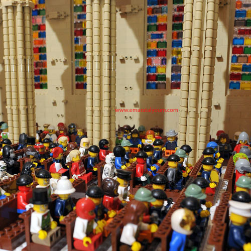 جانب من الحضور في حفل زفاف الليغو الملكي. أ ف ب / ليغو