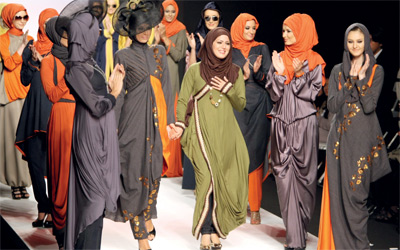 اعتمدت رابية زي على فكرة الخطوط المنسابة في التصميم.	تصوير: دينيس مالاري