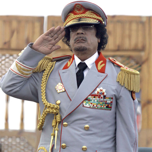 القذافي فقد كلياً الإحساس بالواقعية عندما صار يصدق هتافات المتملقين.	وكالات