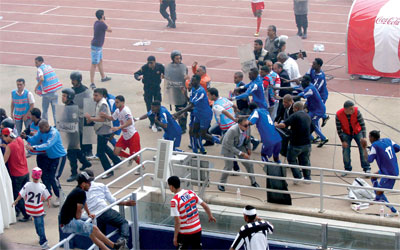 جمهورالإفريقي الغاضب يعتدي على بعثة الهلال وطاقم التحكيم في رادس .	          أ.ف.ب