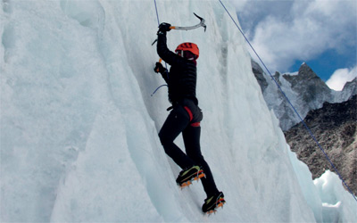 سوزان الهوبي احتاجت إلى عامين كاملين من التدريب والإعداد لتصعد قمة العالم. 	                        من المصدر
