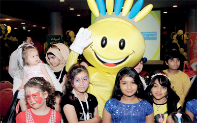 100 طفل وعائلاتهم حضروا مؤتمر الكشف عن فعاليات مفاجآت صيف دبي.	 من المصدر