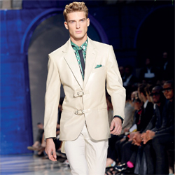 أزياء المجموعة أقل رسمية...	وكالات