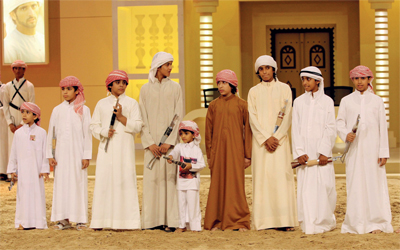 المتسابقون الـ10 قبل إعلان نتائج الحلقة الثالثة على «سما دبي». 	 من المصدر