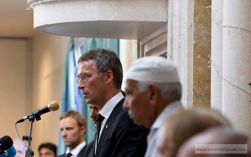 حضر رئيس الوزراء النرويجي ينس شتولتنبرغ وبصحبته امام مسجد وقس من الكنيسة اللوثرية النرويجية جنازة في المسجد الرئيس في اوسلو. إي بي أيه