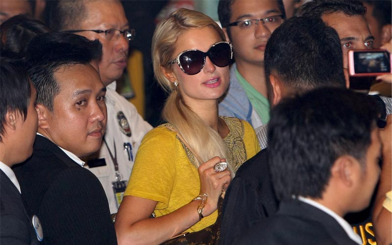 المعجبون احتشدوا في مطار مانيلا للترحيب بنجمة المجتمع الأميركي - اي.بي.ايه