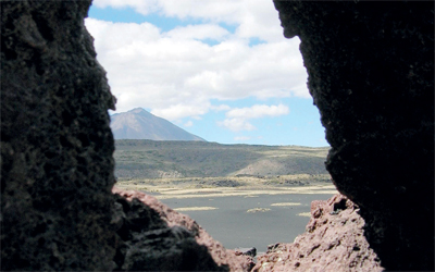 تضم هذه الصحراء أهم 3 أحزمة بركانية في العالم.	د.ب.أ