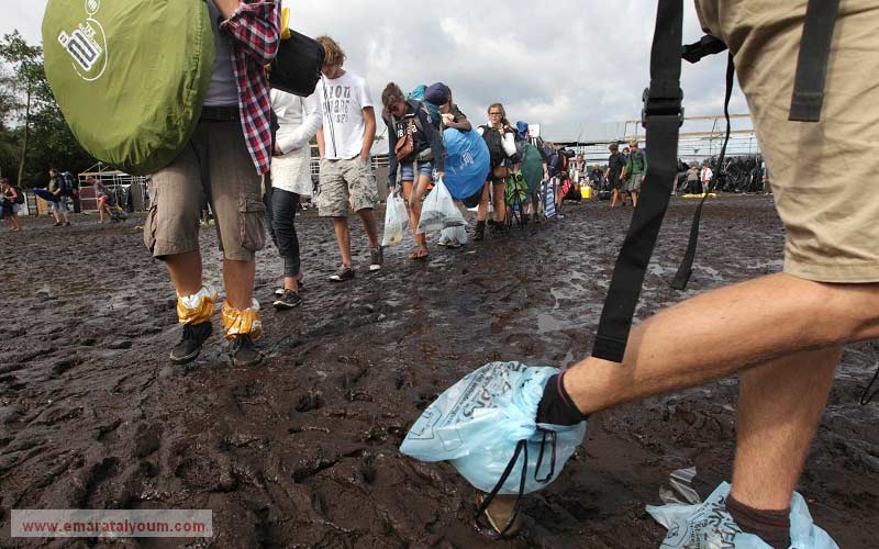 العاصفة الرعدية على بلجيكا تسببت بعرقلة سير المركبات وأجبرت العديد على السير على الأقدام. أ ب
