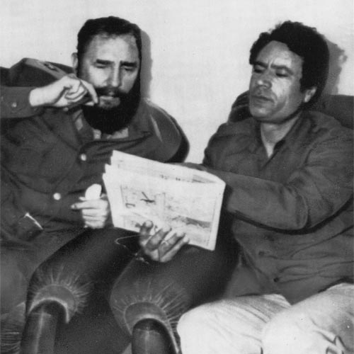 1977.. القذافي يستضيف الزعيم الكوبي فيدل كاسترو في طرابلس- أ.ب