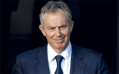 توني بلير حضر حفل تعميد طفلتي مردوخ. 	رويترز