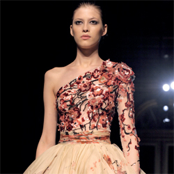 مجموعة المصمم زهير مراد مستوحاة من شتاء شرقي دافئ. 	إي.بي.أيه