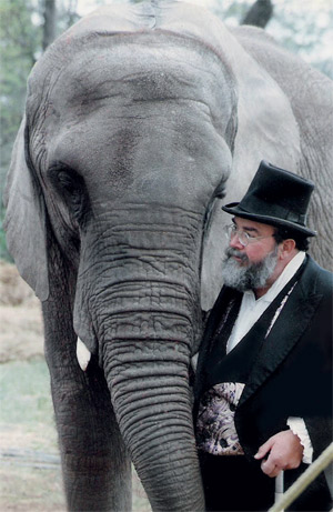 من فيلم«فيل محظوظ».   من المصدر