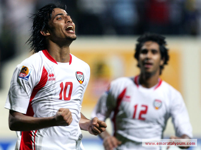 فجع الشارع الإماراتي بوفاة نجم المنتخب الوطني الأول لكرة القدم ذياب عوانة إثر تعرضه لحادث سير مروع، تاركا وراءه تهليلات المشجعين ودموعهم -  مصدر الصور: أرشيف الإمارات اليوم