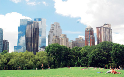 أكبر مدينة إسمنتية في العالم تتحول إلى حديقة وواحة خضراء يقصدها آلاف السياح.	د.ب.أ