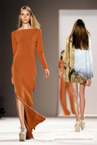 عرض أزياء من تصميم ألبرت كريملر. أ ب