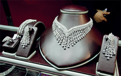 ميزة الطقم في حجم وجودة الألماس البالغ 200 قيراط.    تصوير: أشوك فيرما