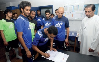 الصورة: نادي النصر يوقع على حملة &laquo;أتعهد&raquo;