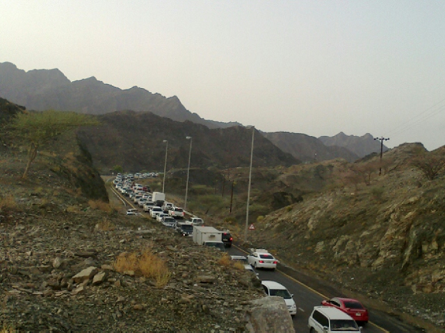 هطول الأمطار الغزيرة على المناطق الجبلية أدى إلى جريان غالبية الشـعاب الجبلية والاودية-الإمارات اليوم