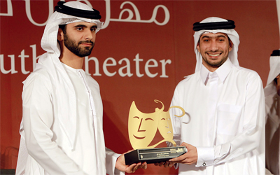 ... ويسلم حميد المهيري جائزة أفضل ممثل .