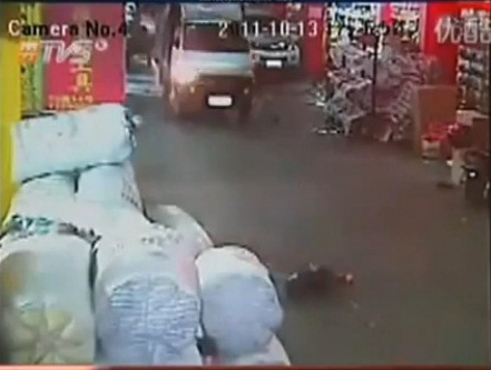 السيارة الثانية التي دهست الطفلة مجدداً