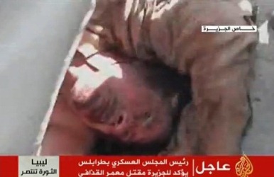 ويجرها مقاتلون