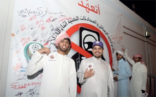 الصورة: 2000 مشجع من العين والوحدة يوقعون على &laquo;أتعهد&raquo;