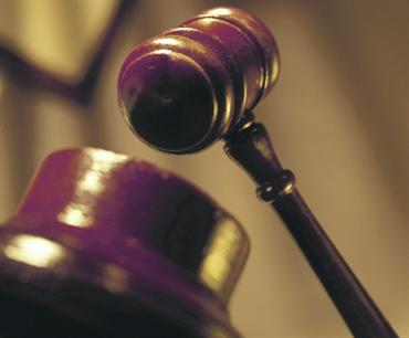 باسم الشعب الليبي فتحت الجلسة، القضية جنايات، رقم 01 09 1969
المتهم : معمر محمد عبد السلام أبو منيار القذافي،
الطرف المدنى :الشعب الليبي والرأي العام، 
الشهود صور وكالات الانباء رويتر ـ ا.ف.ب ـ .د.ب.أ