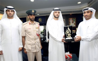 الصورة: &laquo; مرور دبي &raquo; و&laquo; الإمارات اليوم &raquo; تكرمان مواطنين داعمين لـ &laquo; أتعهد &raquo;