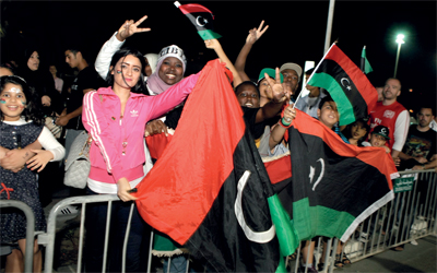 جمهور ليبي قبل الدخول إلى المباراة.    تصوير: تشاندار بالان