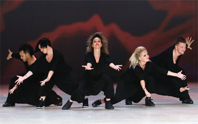 أعمال السويدي قدمت على إيقاع أغنية تتغنى بالمرأة بعنوان «نحن نقود العالم».	تصوير: باتريك كاستيلو