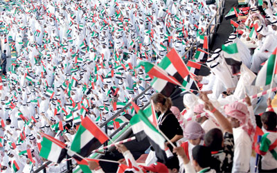 عشرات الآلاف حضروا وقائع الاحتفال الرسمي باليوم الوطني الـ 40 لتأسيس دولة الإمارات العربية المتحـدة الذي أقيم في مدينة زايد الرياضية. 	تصوير: إريك أرازاس