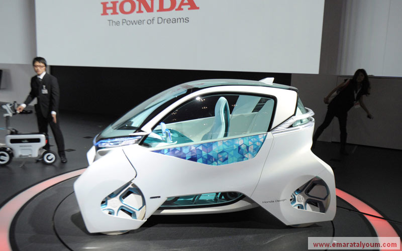 والمعرض في افتتاحه الـ42 تضمن سيارات كمبيوترية وذات تقنيات متعددة. سيارة هوندا مايكرو كومبيوتر - اي.بي.ايه