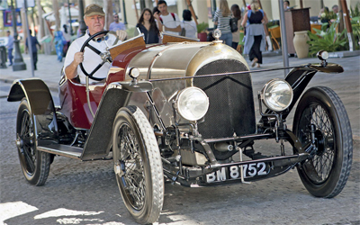 سيارة &laquo; بنتلي إي إكس بي2&raquo;.