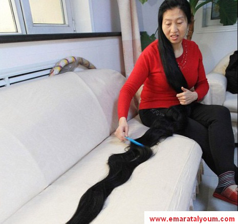 اعترفت ني لينميب أنها سعيدة جدا بطول شعرها الذي يصل طوله الى مترين ونصف، واكدت ني التي تعيش في تايوان انها لم تقصّ شعرها منذ 14 عاما، ويتوجب على ني ان تقف على كرسي من اجل ان تصل الى اطراف شعرها التي تلامس الارض لتسرحه بعناية-رويترز