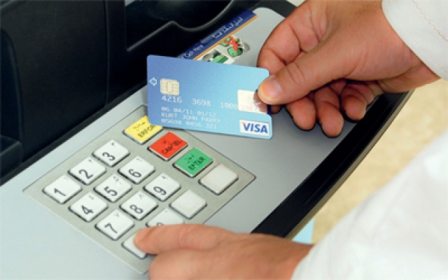 تعدد بطاقات الائتمان يحاصر متعاملين بالديون اقتصاد محلي الإمارات